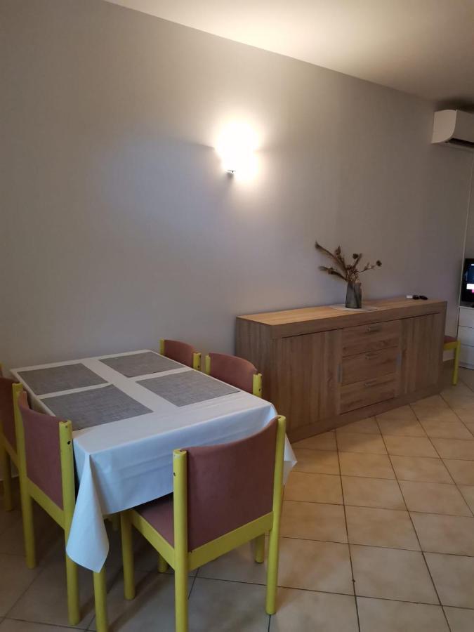 Apartments Sretna Carnac Ngoại thất bức ảnh
